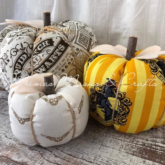 Harry Potter Hufflepuff Inspired Pumpkin Set 🦡 - Picture 4 of 6